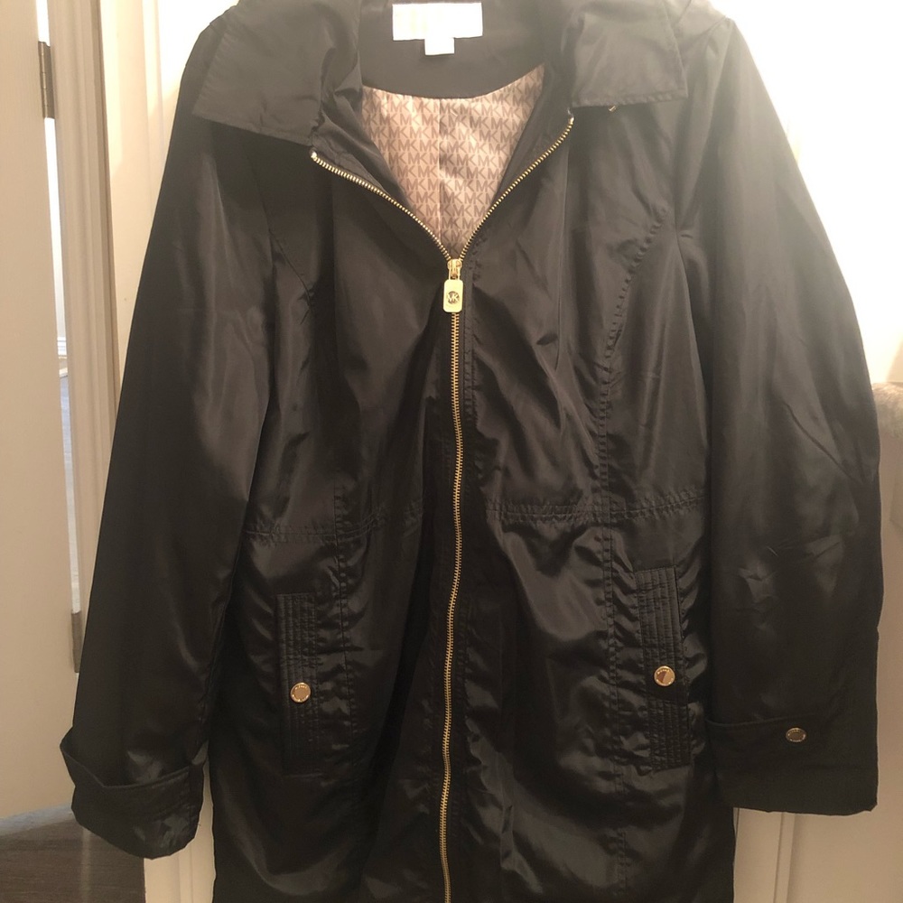 Michael Kors Jacket hooded raincoat. Large